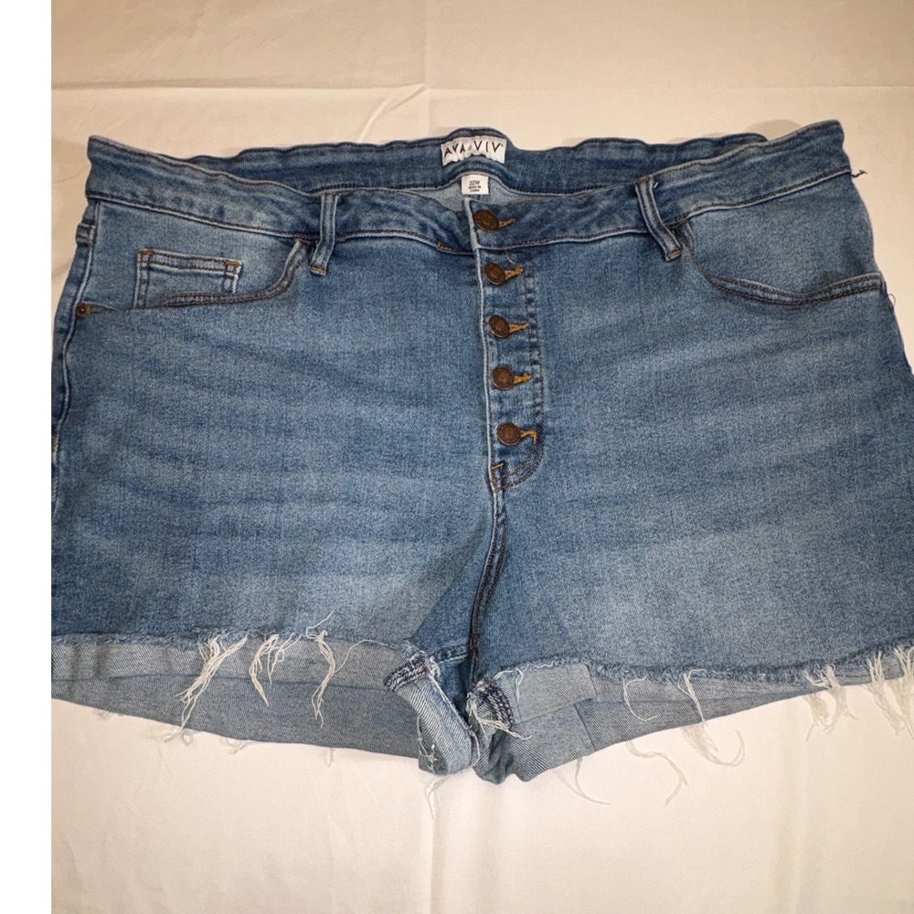 Ava & Viv Womens Plus Size 22W Denim Shorts Button Fly Raw Hem Medium Wash Blue